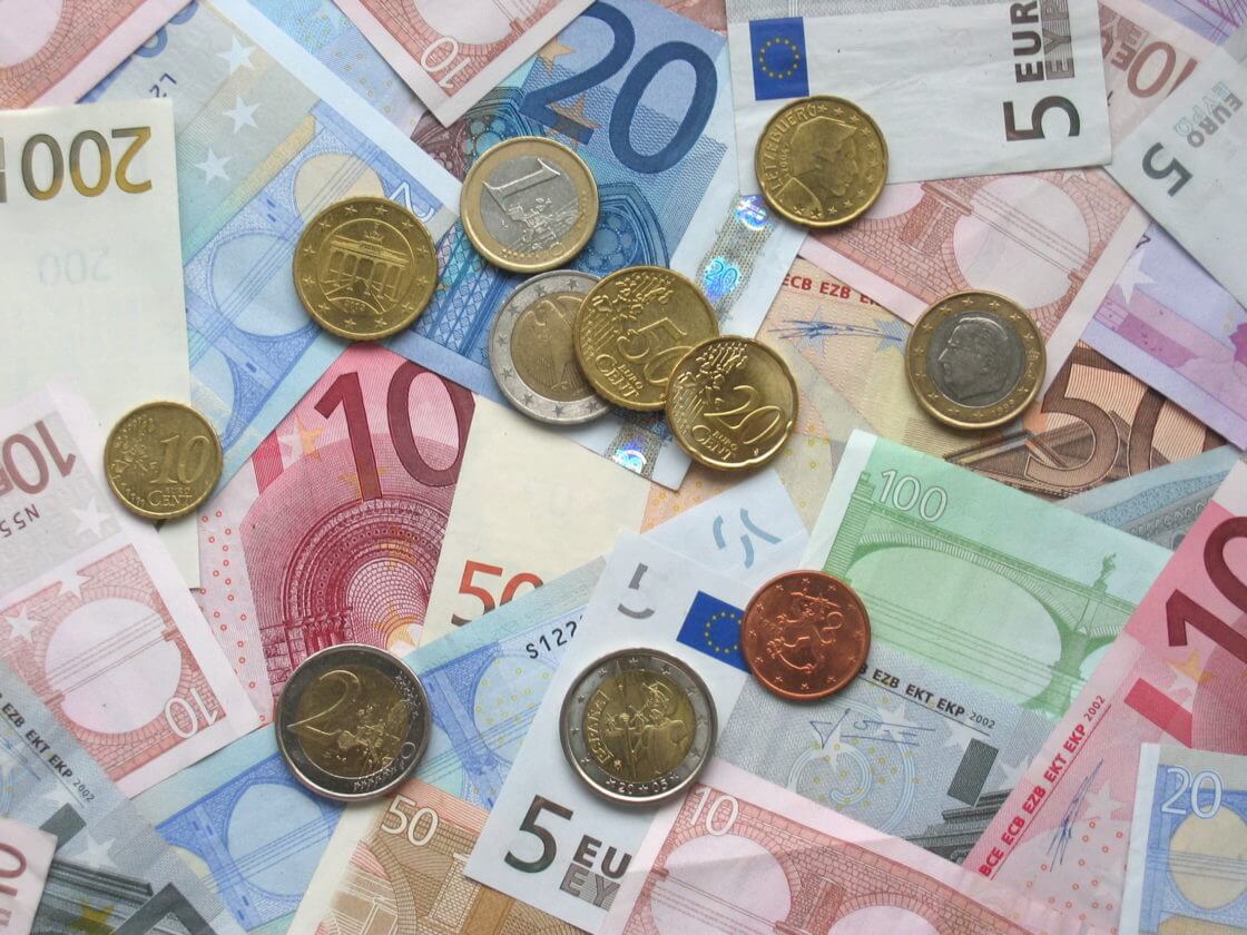 Euro_coins_and_banknotes. Foto: Wikipedia